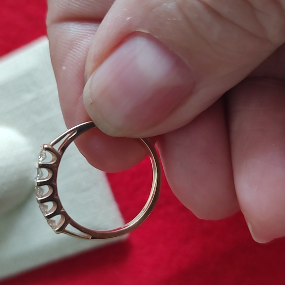 14k Solid Gold Moissenite Ring - Picture 4 of 6